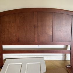 Vintage Baronet Wood Bed frame (Queen)