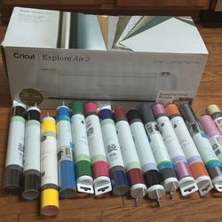 Cricut Explore Air 2 w/ vinyl rolls