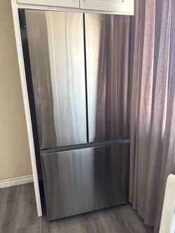 Double door refrigerator