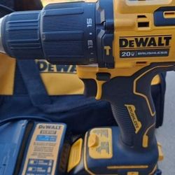 Like-New Dewalt 20V Brushless Hammer Drill DCD709 with 1 Battery DCB201, Charger DCB107 & Bag