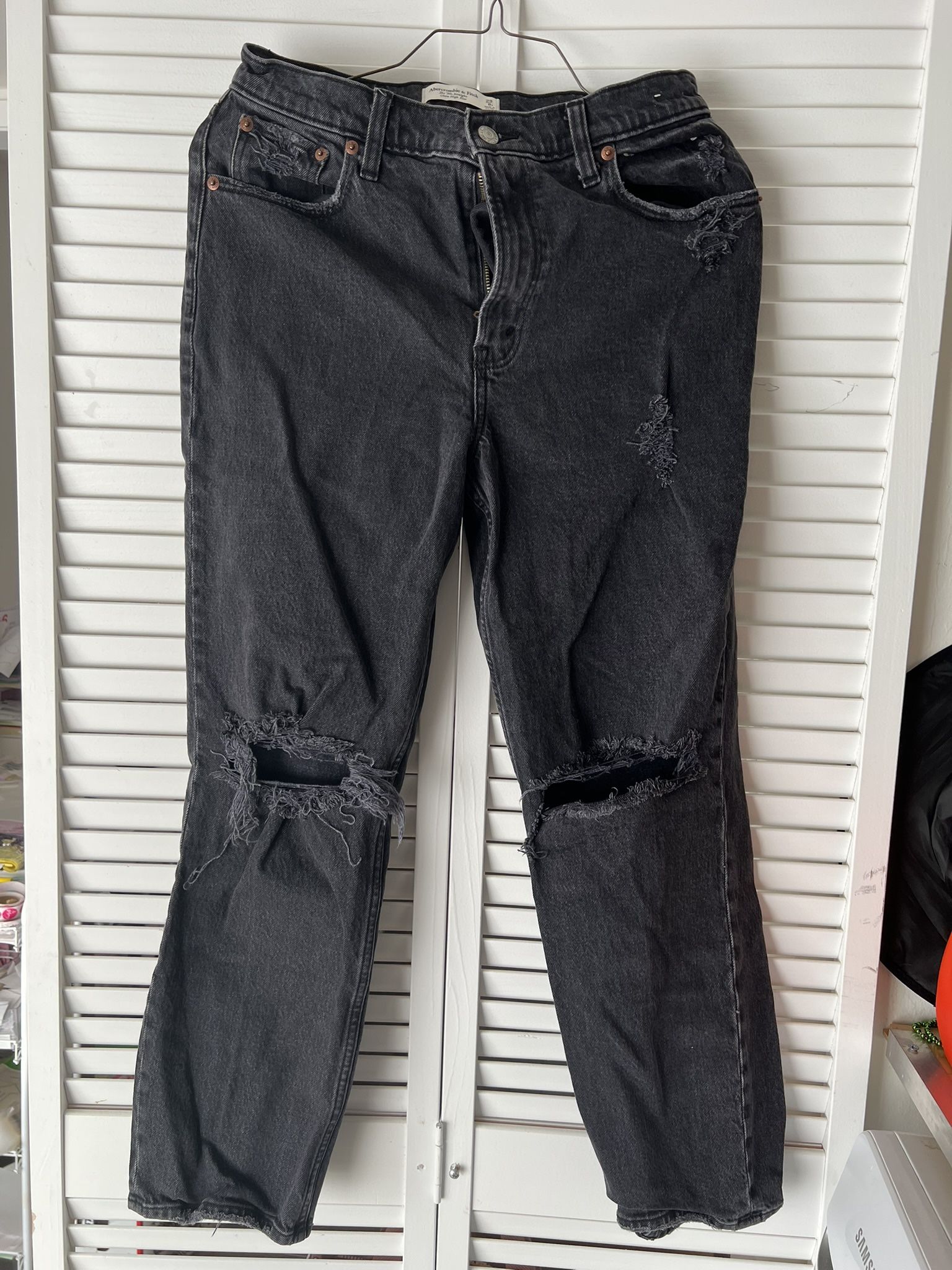 Abercrombie & Fitch The 90s Straight Ultra High Rise ripped Jeans Size 29