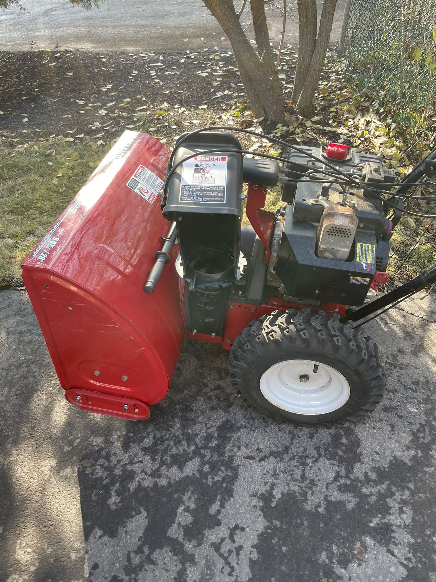 Snowblower Craftsman EZ Steer 9.0 HP 28" Snow Blower/ Thrower for
