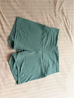 Authentic lululemon short size 8