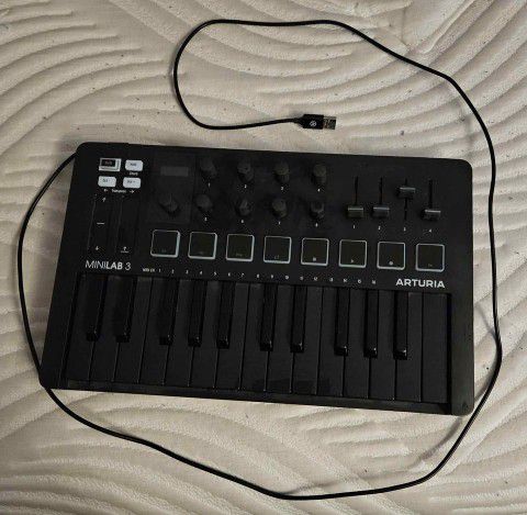 Minilab 3 MIDI Keyboard