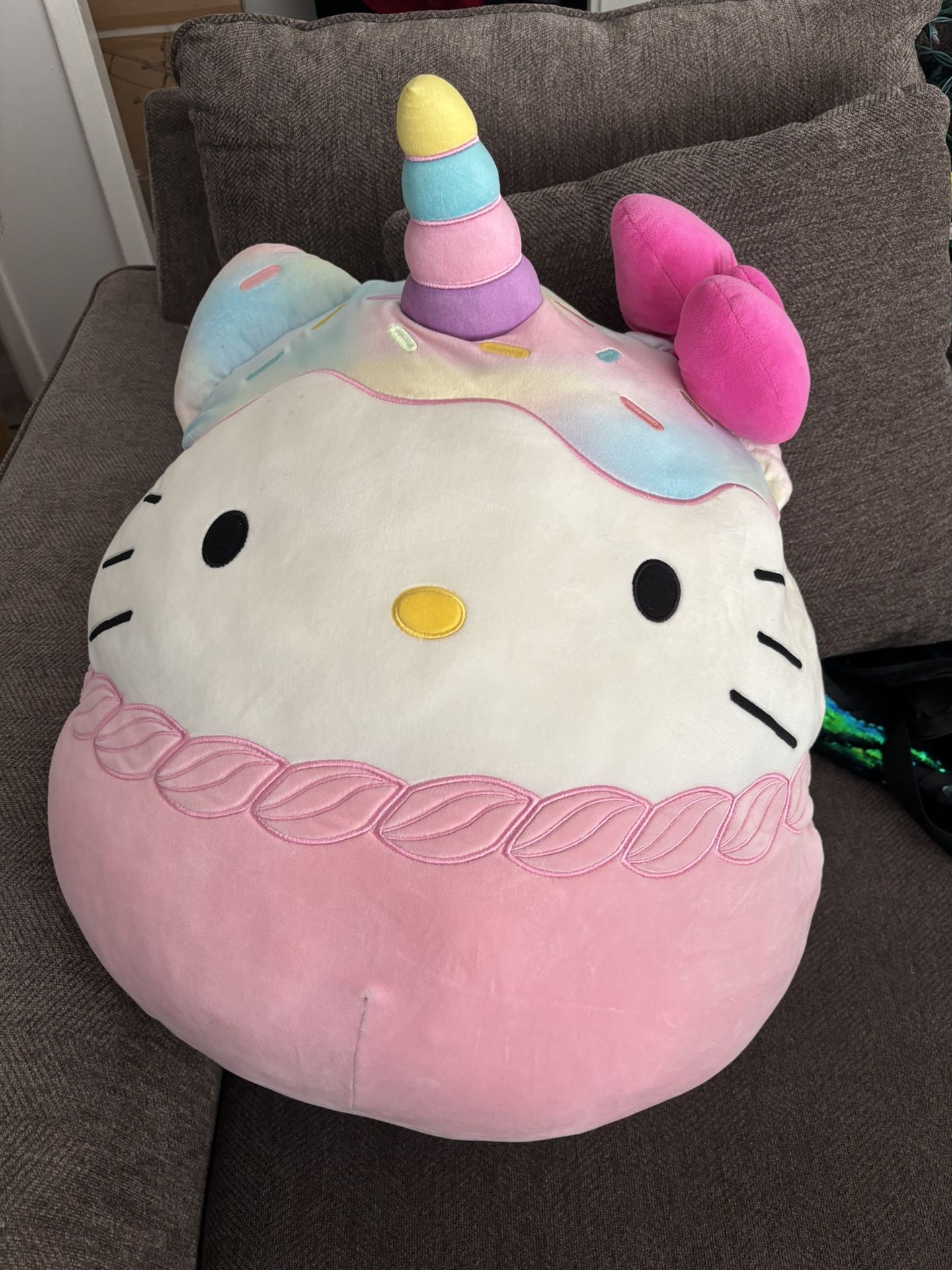 Hello Kitty Squishmellow (giant Size)