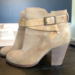 Gianni Bini Suede Leather Camel Ankle Strap Boots Booties Shoes 7.5 Like Kors