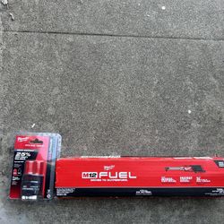  Milwaukee M12 3/8 Extended Reach Ratchet With 2.5 M12 Battery 