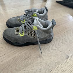 Jordan 4 retro SE neon “95”  size 1.5