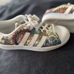 Women’s Adidas Size 6