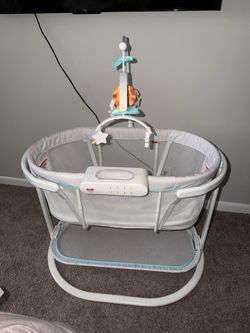 Fisher-Price Baby Bedside Sleeper Soothing Motions Bassinet With Lights Music Vibrations & Overhead Mobile, Windmill