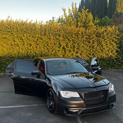 2017 Chrysler 300 • Hellcat 