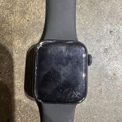 Broken Apple Watch SE 