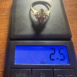 Vintage Ring Rubie Stone With Little Diamonds 18 Kt Gold 2.5Grams 