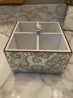 Mirrored accessory box