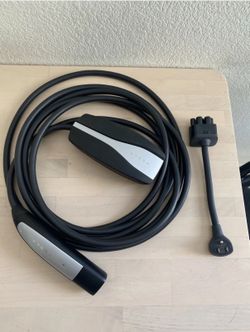 ⚡ Tesla Gen 2 Mobile Connector – OEM Tesla Charger w/ 120V Adapter – Great Condition ⚡