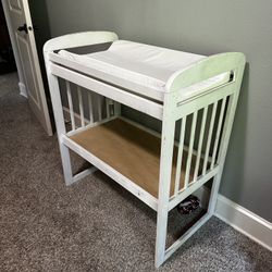 Baby Changing Table With Pad And Sheets. 