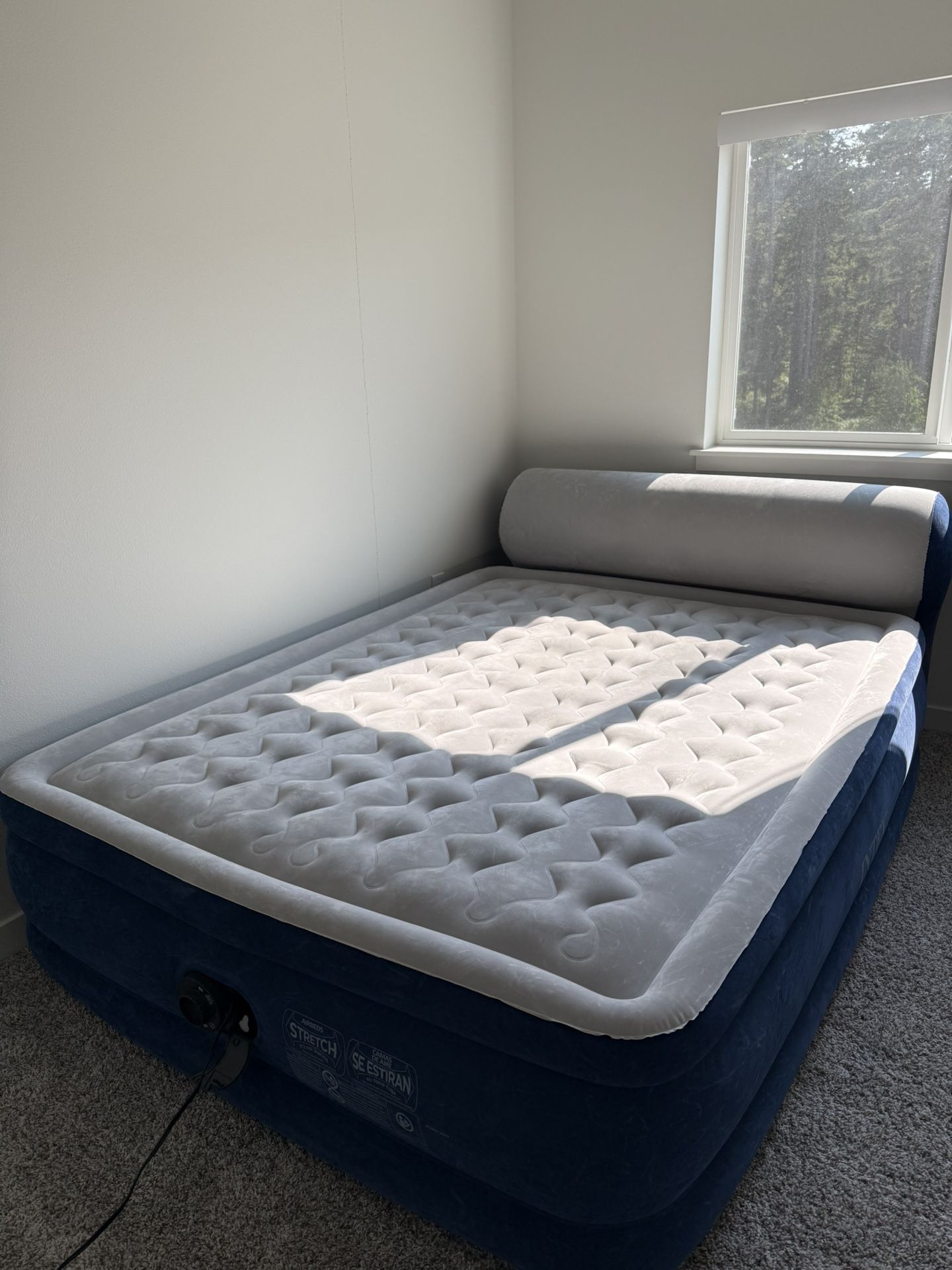 Queen Size Mattress Like New 18 QT