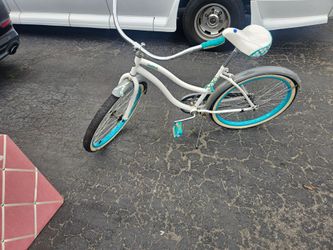 Girls beach cruiser