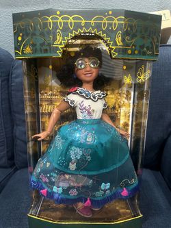 2023 ENCANTO MIRABEL MADRIGAL DISNEY Park Exclusive Limited Edition 17” DOLL NIB