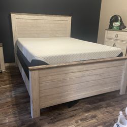 Bedroom Furniture Set