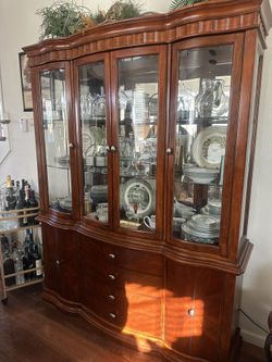 Table China Cabinet & Chairs