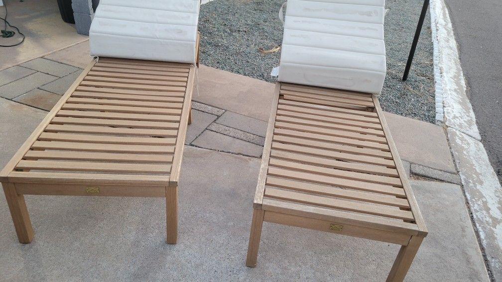 TWO NICE POOL CHAIRS AND LITTLE TABLE