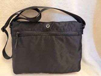 Lululemon Black Nylon Crossbody Shoulder Bag Adjust Strap Everyday Pouch