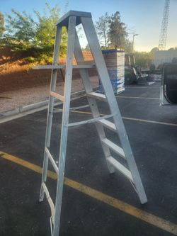 6 ft light weight ladder