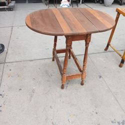 Vintage Antique Collectable Table. SUPER 😍 CUTE