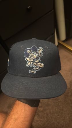 Size 7 1/4 Navy blue Detroit Tigers fitted hat