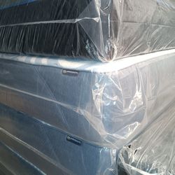 NEW Queen Hybird Mattress Serta Brand Boxspring Included 