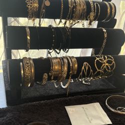 Bracelet Holder $5