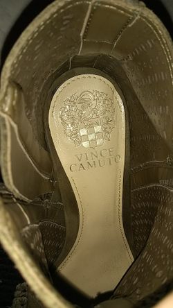 VINCE CAMUTO size 6 Imedio en buenas condiciones en botÃn