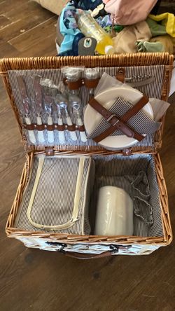 Picnic basket