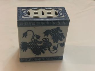 Chinese Blue & White Porcelain Scholar’s Brush Pot / Desk Organizers