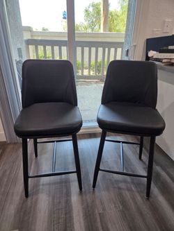 Set of 2 Black Bar Height Bar Stools