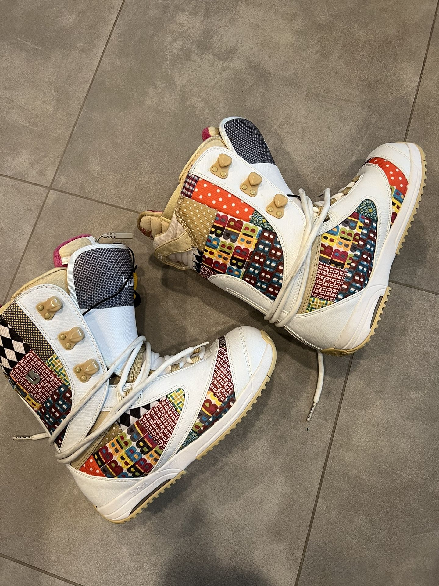 NEW BURTON SNOWBOARD BOOTS SIZE 9