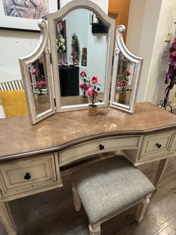 Realyn Vanity and Mirror with Stool