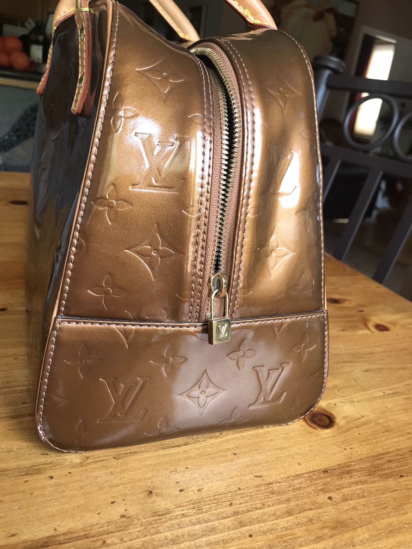 Louis Vuitton Tote/ Purse REAL for Sale in Von Ormy, TX - OfferUp
