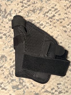 Unisex Wrist & Thumb Brace L/XL Size for Either Hand in Black by Mueller