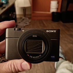 Sony Cyber Shot DSC RX 100 Vll  20.1 mp Camera