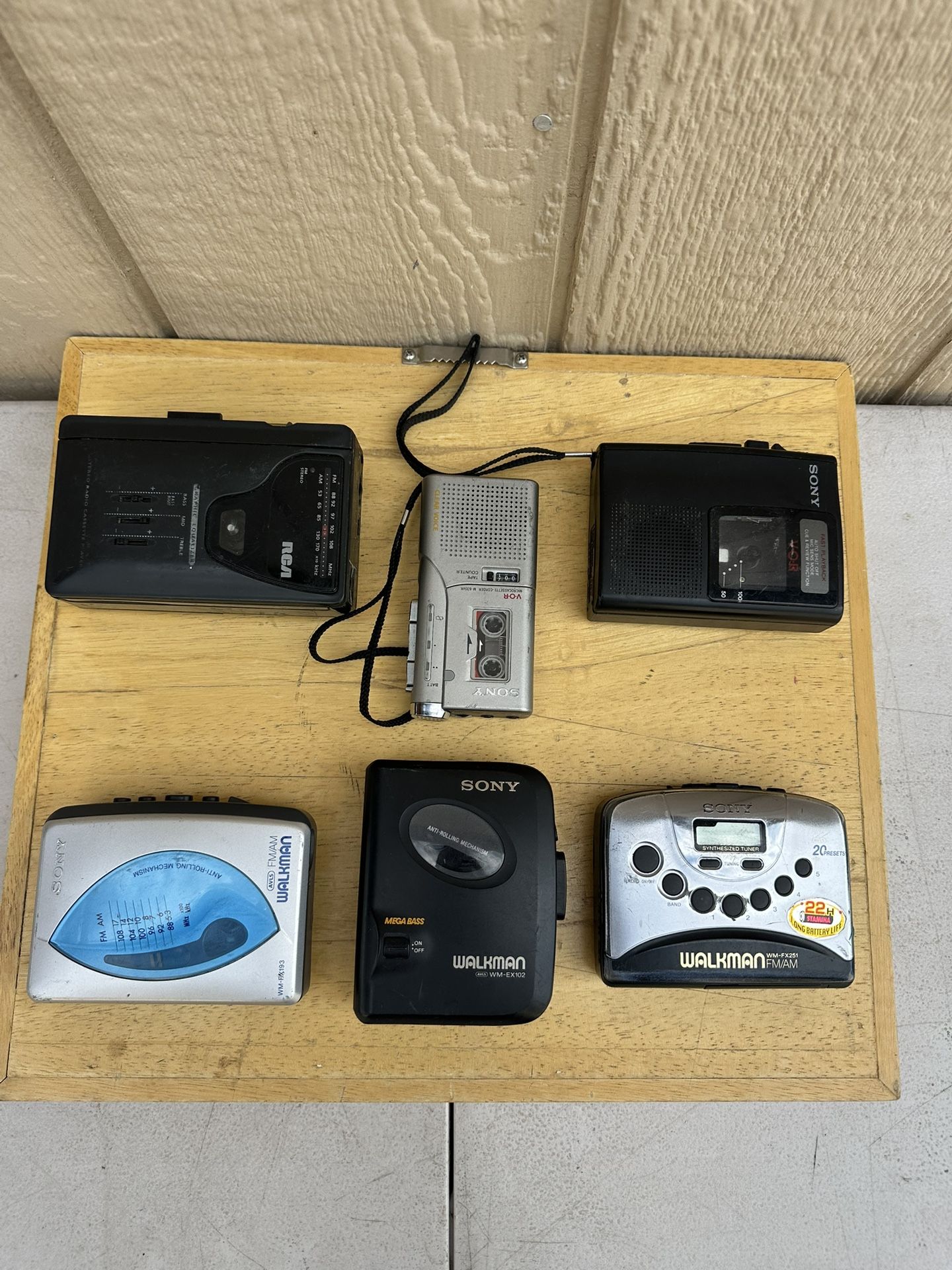 Lot Of 6 Some Vintage Sony Walkman Cassette Player Am Fm Radio Belt Clip 90s Era For Repair Make Offer Make Offer 