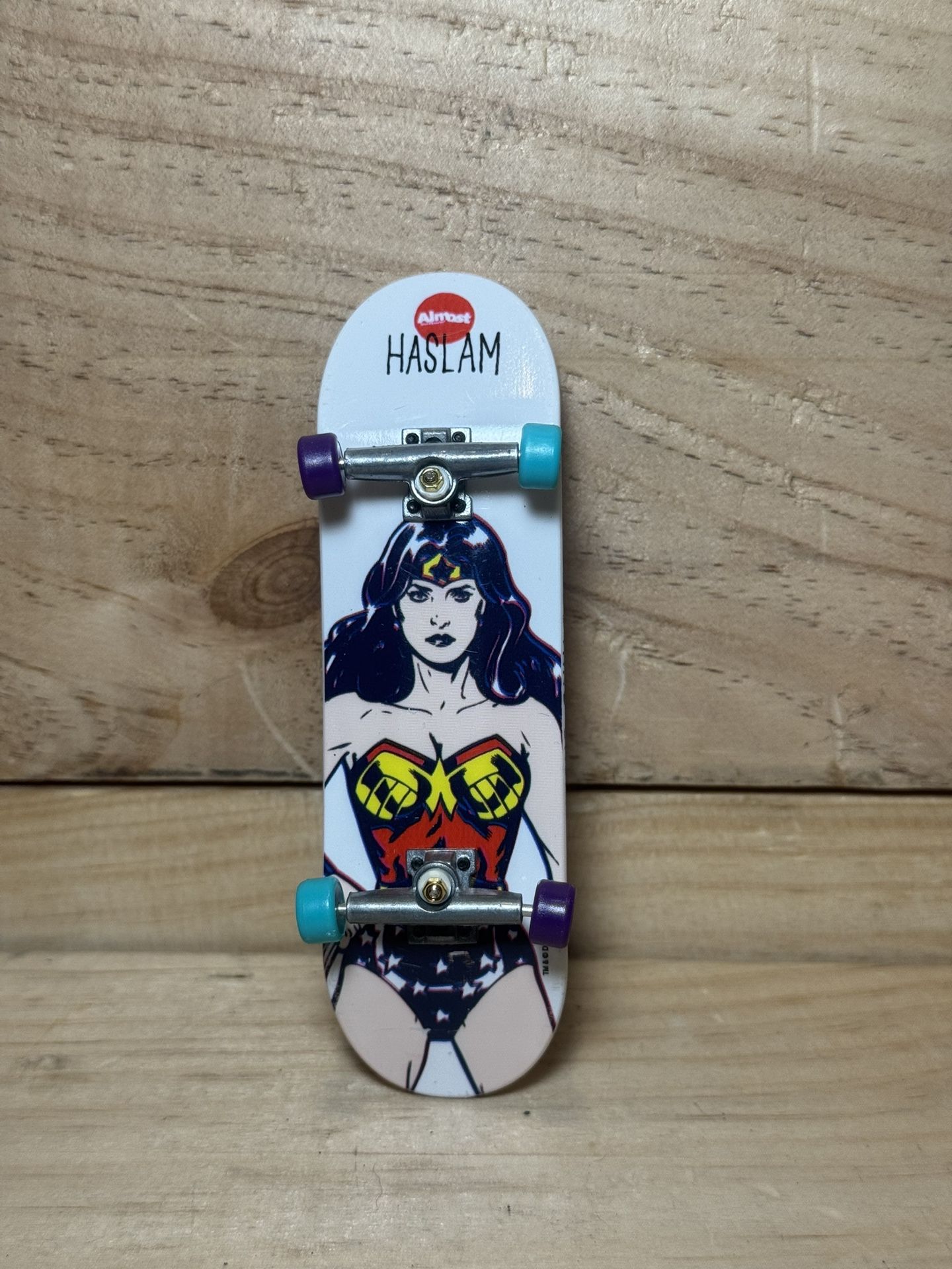 Tech Deck Wonder Woman Almost Skateboard 96MM Fingerboard 1/6 DC Comics