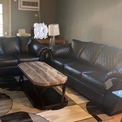 Betrillo Black Living Room Set (SOFA and LOVESEAT