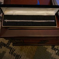 14 Kt White Gold  5.2 TCW Diamond Tennis Bracelet 