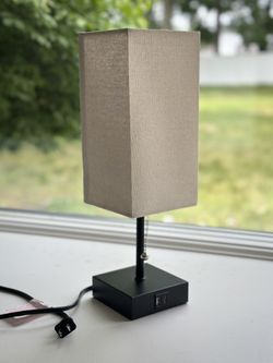Table Lamp with UBS ports