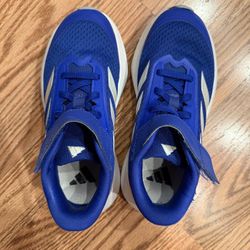 Adidas Kid Boys Size 1 - Estimated Age 6-8