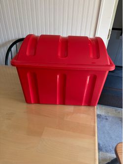 Vintage Rubbermaid treasure chest toy box
