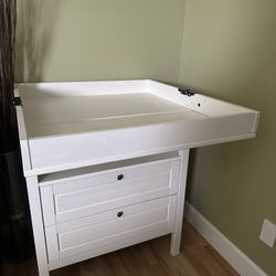 IKEA SUNDVIK Changing Table / Dresser (White)