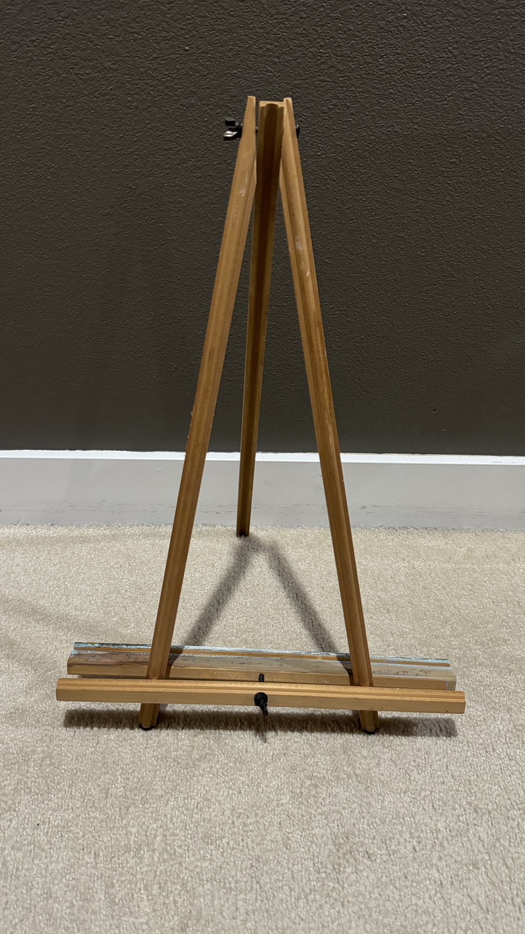 Wooden painters Easel- 22”